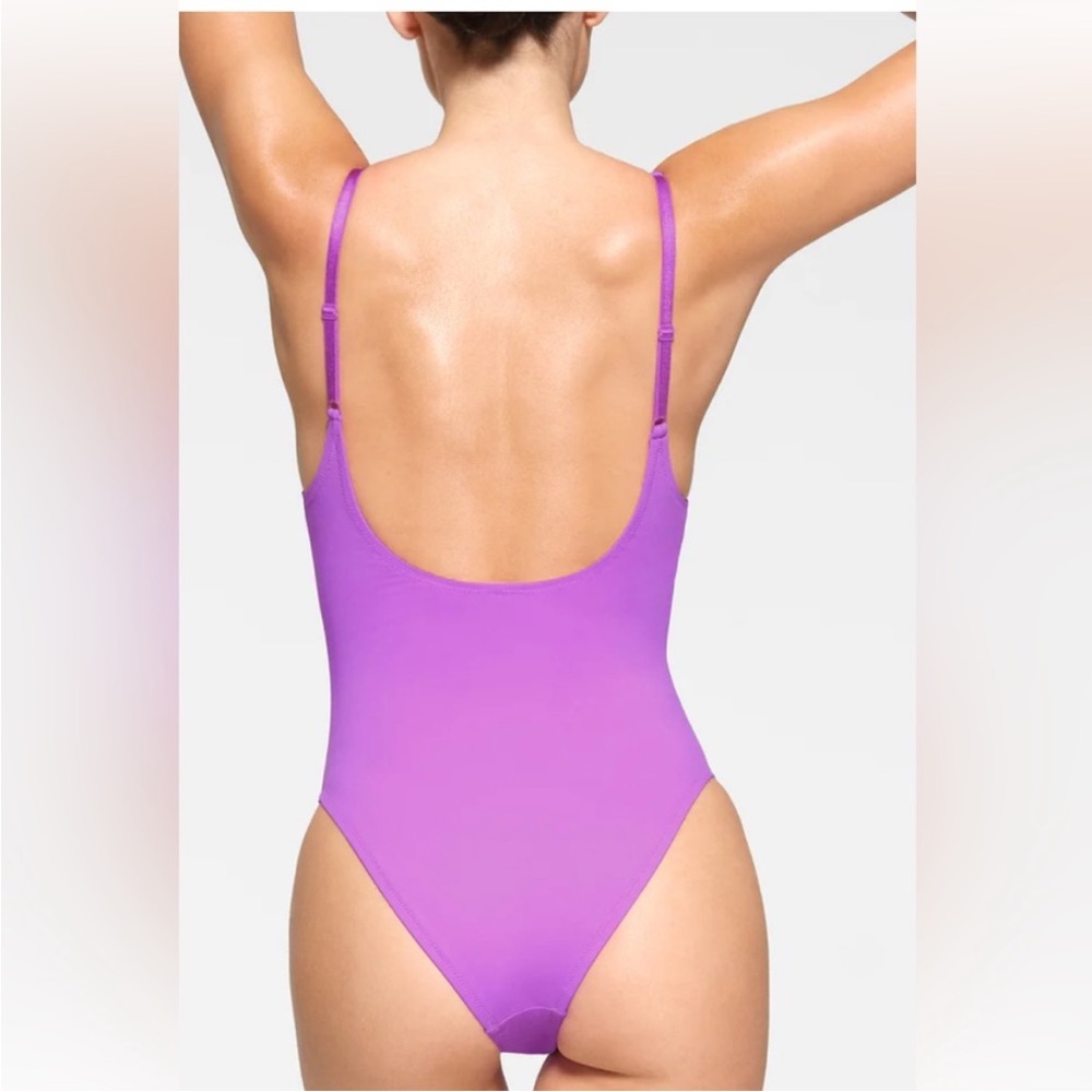 Skims Scoop One Piece Swimsuit, NWT, Size Medium, Violet - Picture 3 of 7